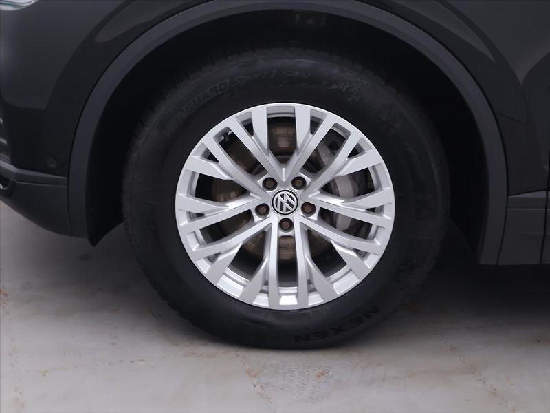 Volkswagen Touareg 3,0 V6TDI 170kW Aut.klima Tažn - fotka 23 z 30