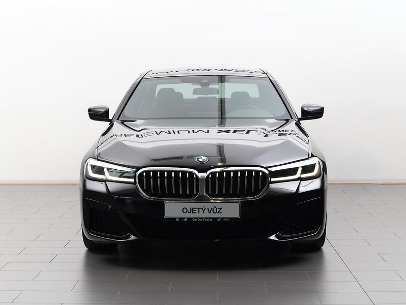 BMW Řada 5 520d xDrive - fotka 2 z 22