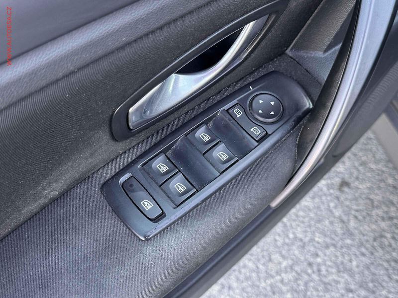 Renault Laguna (2010) 2.0 i, 1.maj,ČR, AC, tempo - fotka 11 z 13