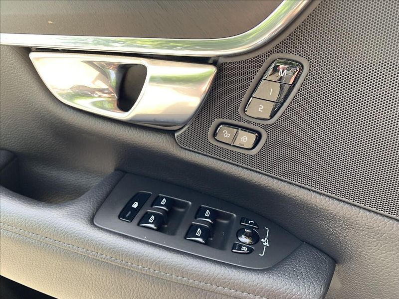 Volvo V90 2,0 D5 CROSS COUNTRY AUTOMAT - fotka 16 z 21