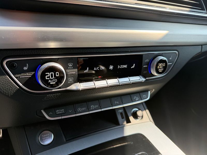 Audi Q5 S-line  2.0TDI 150kW Quattro S - fotka 11 z 23