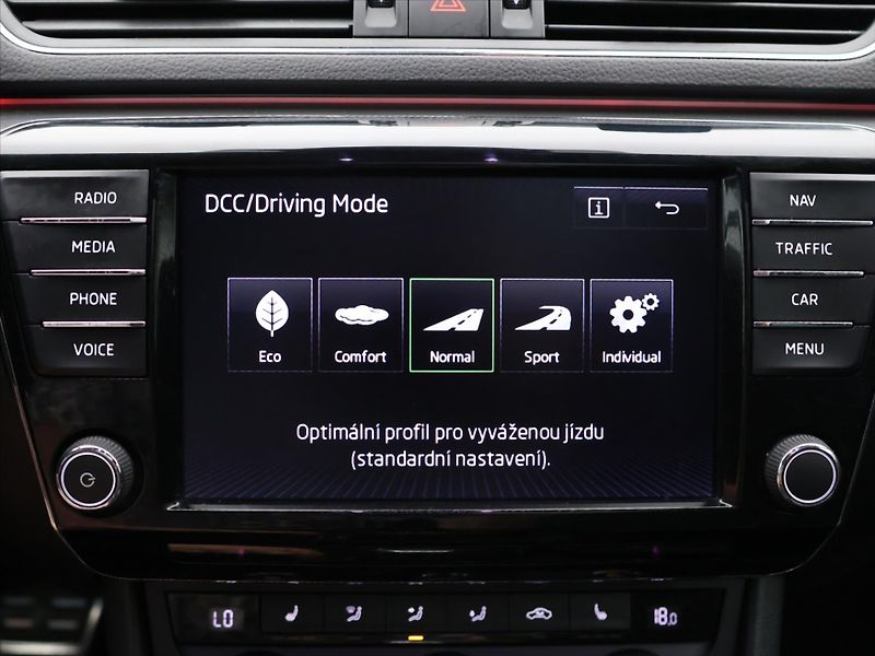 Škoda Superb 2,0 TDI 140kW DSG Sportline - fotka 26 z 37
