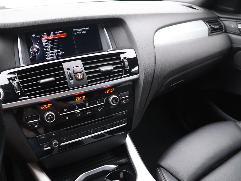 BMW X4 3,0 35xD 230kW CZ M-paket DPH - fotka 23 z 36