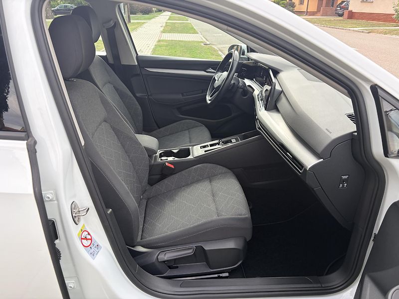 Volkswagen Golf Variant 2.0TDI DSG 110KW LED  - fotka 47 z 48