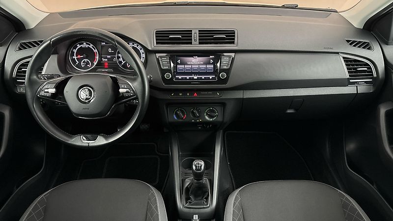 Škoda Fabia 1.0 TSI Ambition Combi - fotka 8 z 23