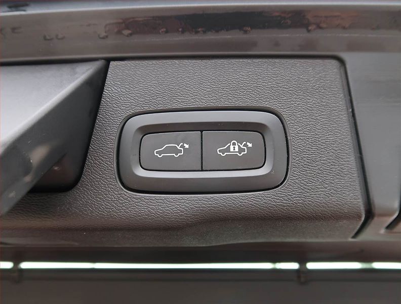 Volvo XC60 (2022) T6 Recharge - fotka 26 z 29