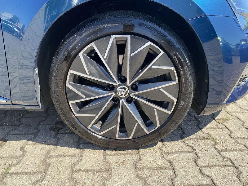 Škoda Superb (2023) Combi 2.0 TDI DSG L&K - fotka 31 z 35