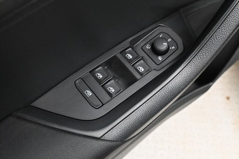 Škoda Karoq 1,5 TSI 110kW Business Záruka - fotka 25 z 31