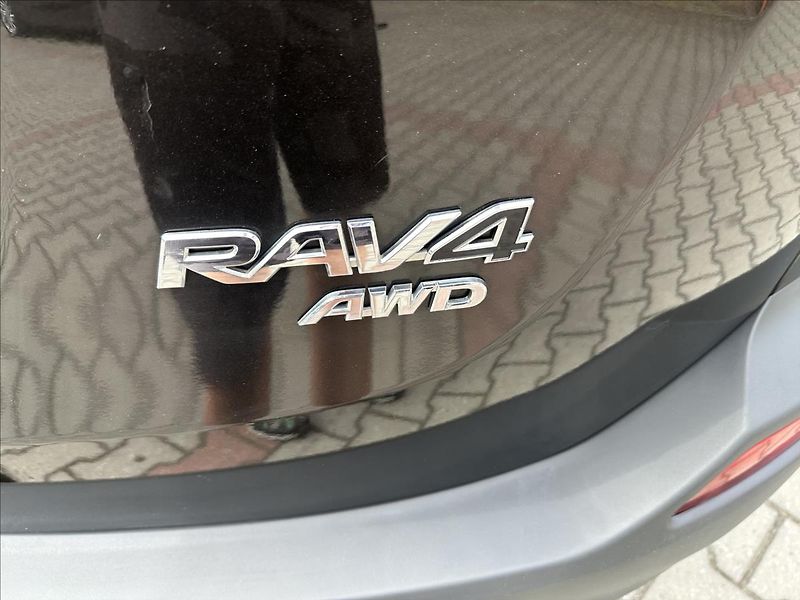 Toyota RAV4 2,0 4x4 TAŽNÉ - fotka 23 z 24