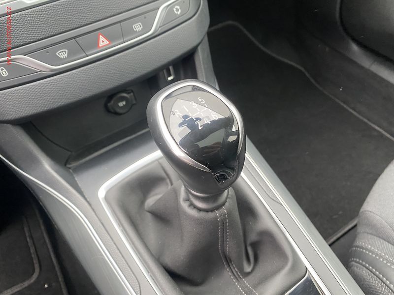 Peugeot 308 (2020) 1.2 PT, Allure, navi, panor - fotka 15 z 18