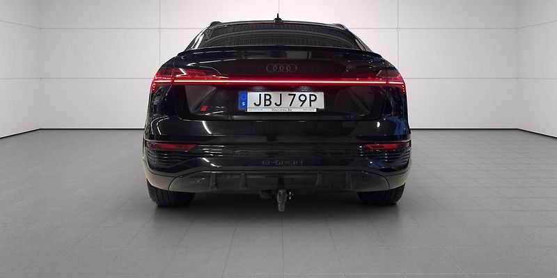 Audi SQ8 e-tron Sportback quattro Tažné - fotka 6 z 27