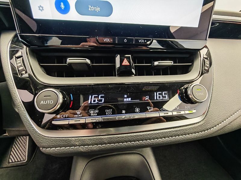 Toyota Corolla 1.8 Hybrid Comfort - fotka 30 z 35