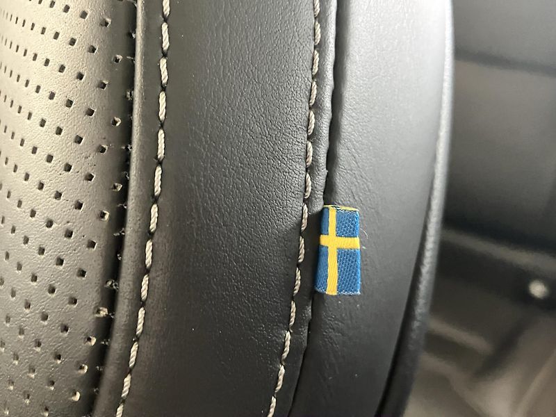 Volvo XC60 T6 AWD Drive-E Inscription AT8 - fotka 45 z 47
