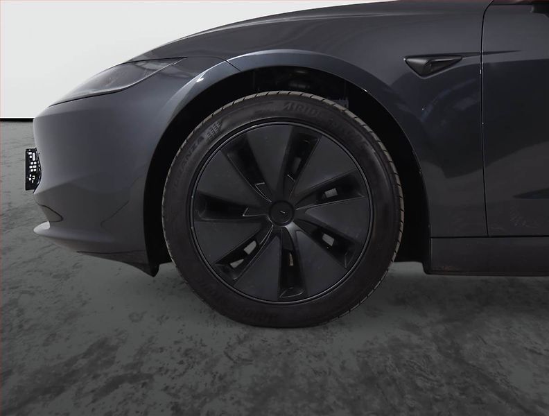 Tesla Model 3 (2025) Standard Range 60kWh, SoH 98% - fotka 15 z 34