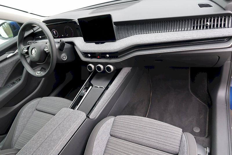 Škoda Superb (2024) Combi Selection 1,5 TSi / 150 - fotka 10 z 33