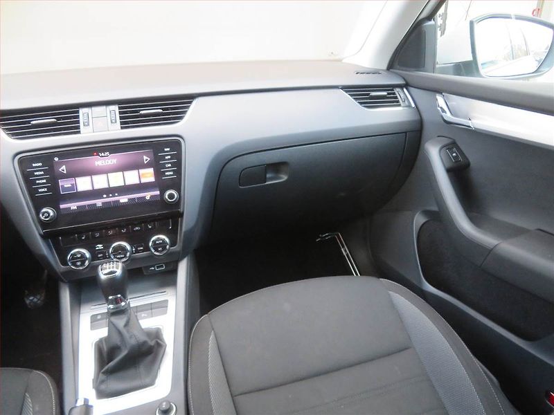 Škoda Octavia (2018) Ambition Plus 1.0 TSI, Navi - fotka 8 z 16