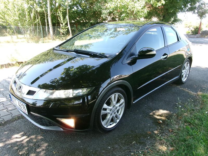 Honda Civic (2009) 1,8 VTEC PANORAMA ČR - fotka 1 z 23