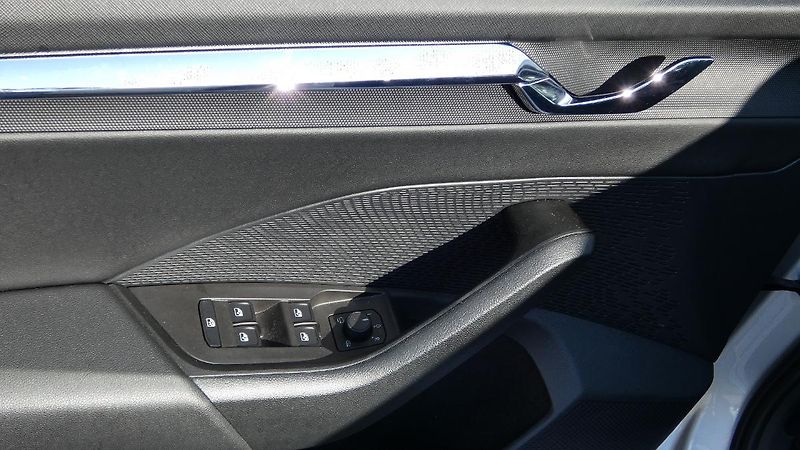 Škoda Octavia Combi 2,0 TDI Style DSG 110 kW - fotka 9 z 25