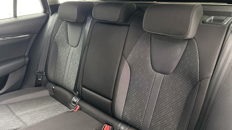 Škoda Octavia 2.0 TDI Style Combi - fotka 16 z 24