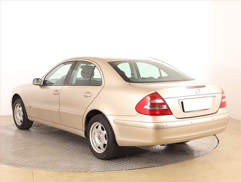 Mercedes-Benz Třídy E (2002) Classic E 240 , Tempomat - fotka 4 z 16