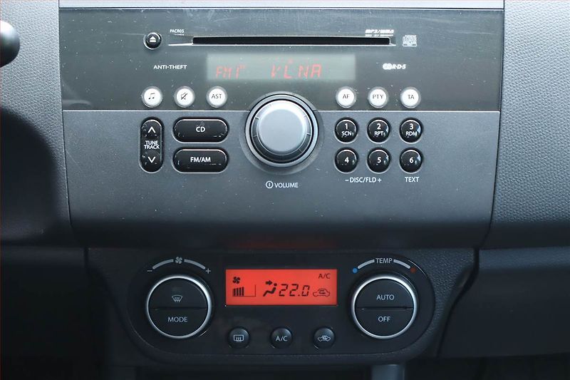 Suzuki Swift (2007) 1.3, Automat, Serv.kniha - fotka 12 z 19