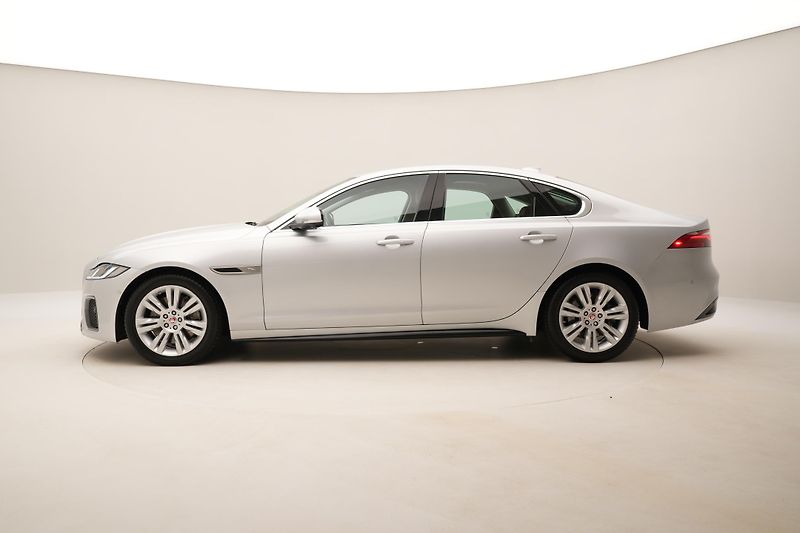Jaguar XF P300 R-DYNAMIC S AWD AUT CZ - fotka 9 z 44
