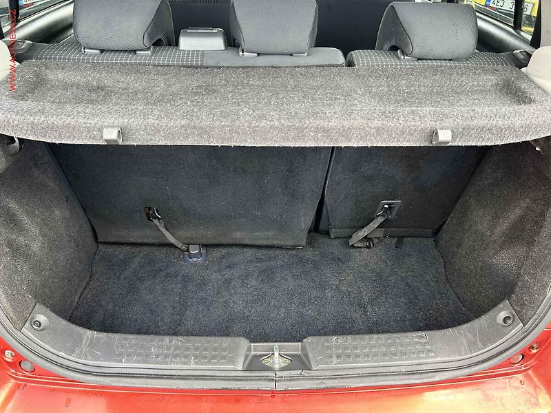 Suzuki Swift (2006) 1.4i 16v - fotka 7 z 17
