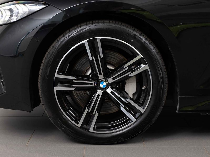 BMW Řada 3 330i xDrive Touring - fotka 6 z 20