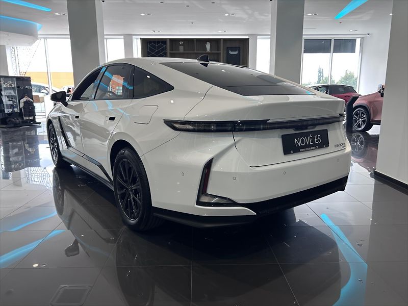 Lexus ES 300h (2026) 2.5   Prestige + Paket Top - fotka 4 z 10