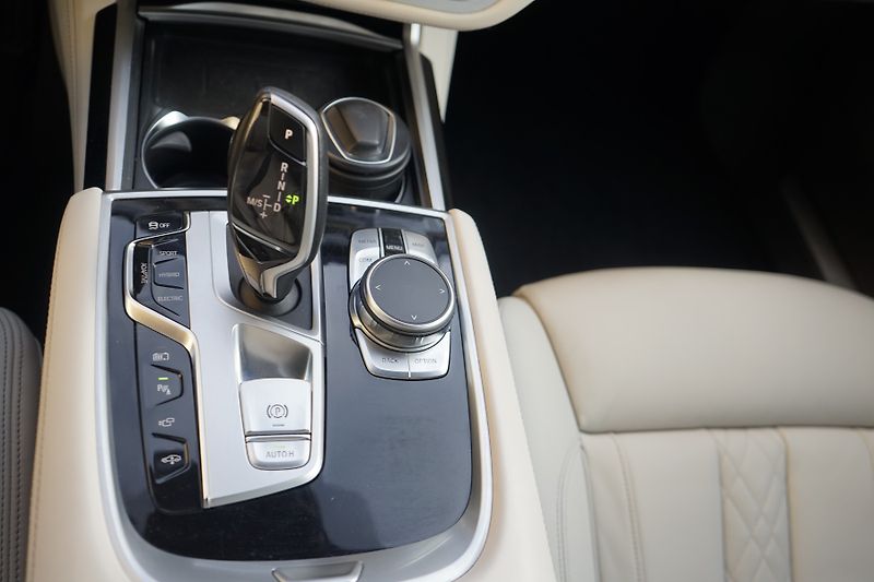 BMW Řada 7 745e H&K Panorama ZÁRUKA - fotka 19 z 42