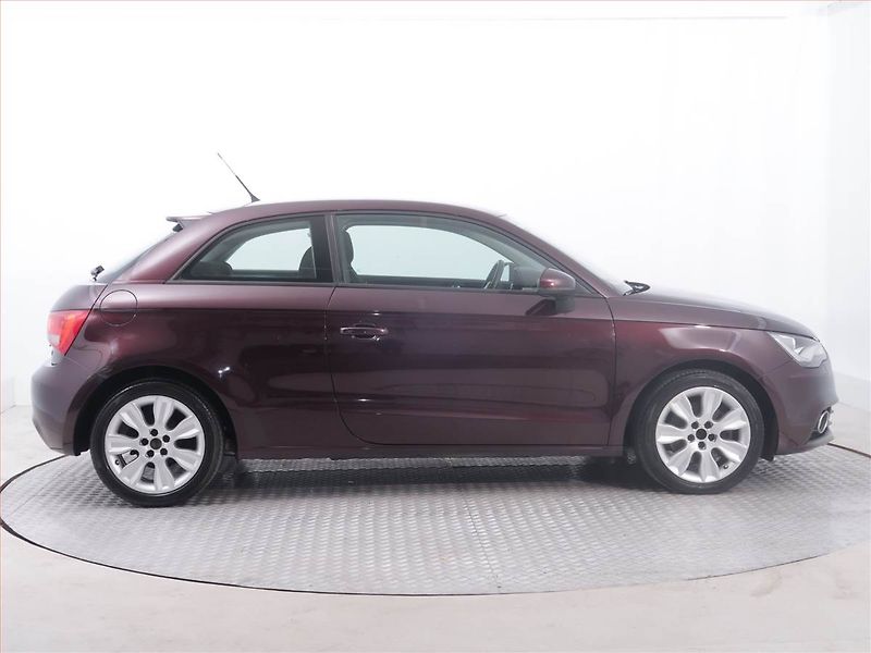 Audi A1 (2011) 1.6 TDI, Serv.kniha, Tempomat - fotka 6 z 17