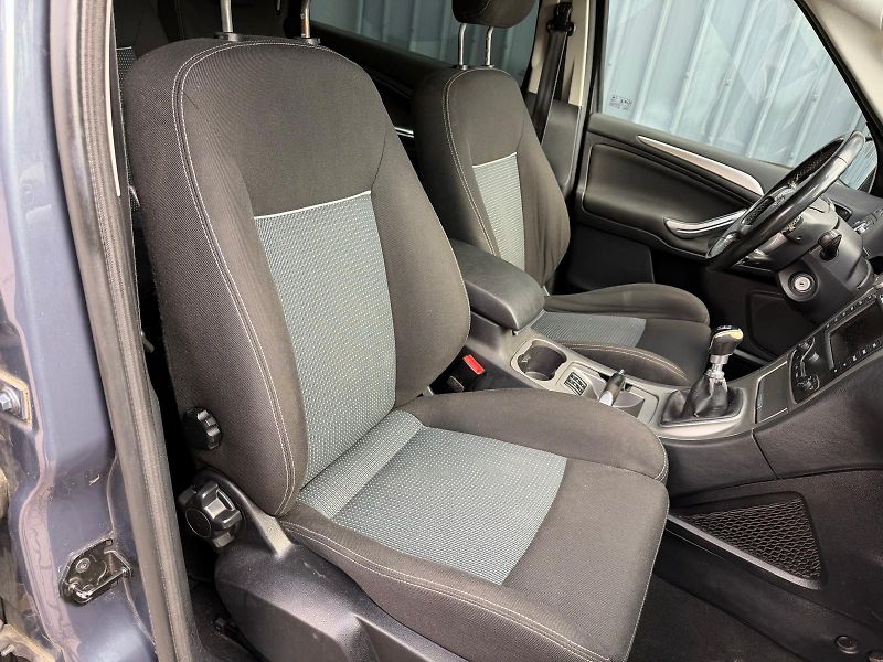 Ford S-MAX 2,0 TDCi 7- místný/ pneu / - fotka 20 z 25