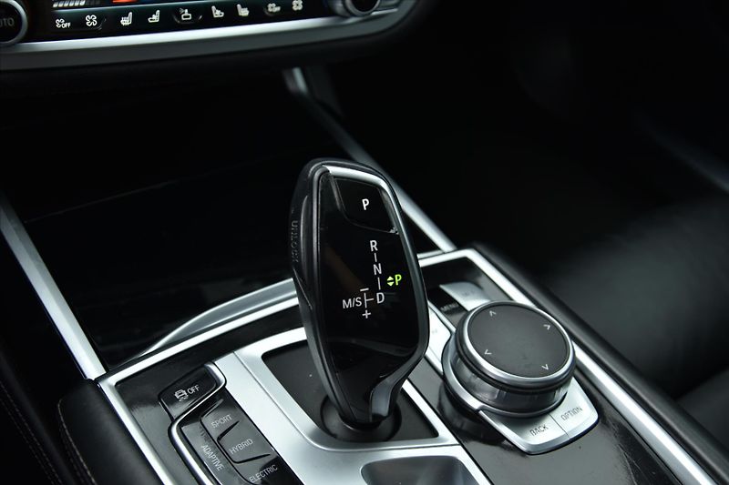 BMW Řada 7 745Le xDrive M PAKET LASER ČR - fotka 20 z 39
