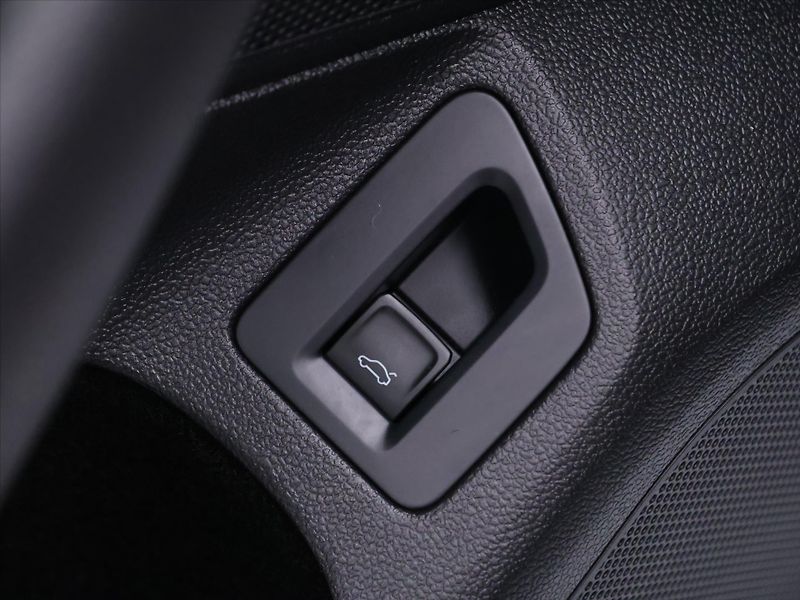 Volkswagen Passat 2,0 TDI 110kW DSG 1.Maj. DPH - fotka 17 z 39