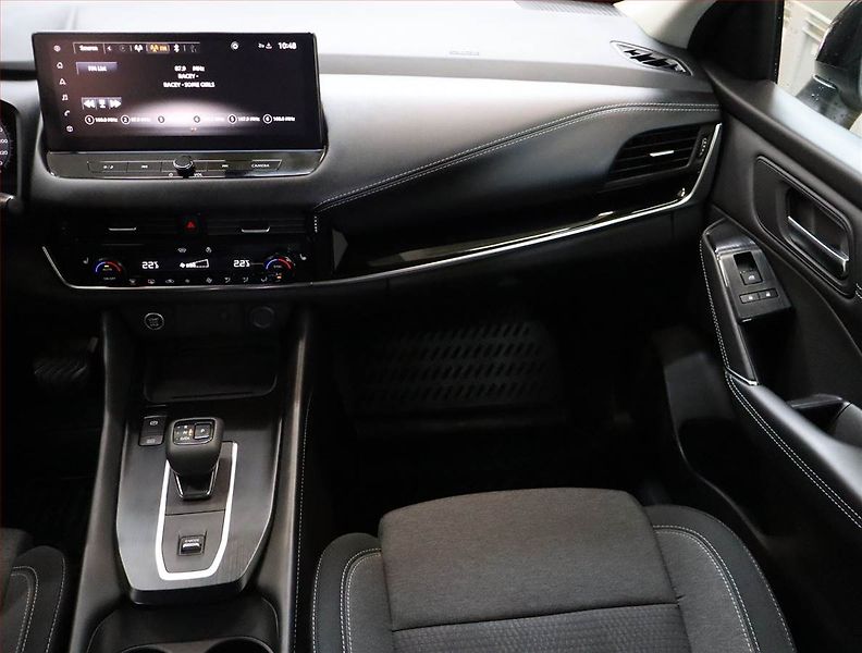 Nissan Qashqai (2023) N-Style 1.3 DIG-T MHEV - fotka 8 z 25
