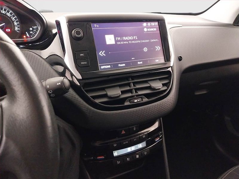 Peugeot 2008 (2017) 1.2 PureTech, ČR,1.maj - fotka 12 z 17
