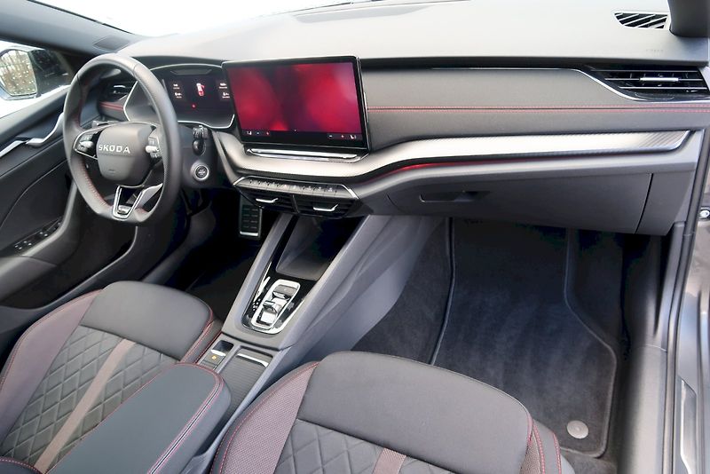 Škoda Octavia (2025) COMBI RS 2,0 TSI 195kW DSG - fotka 20 z 29