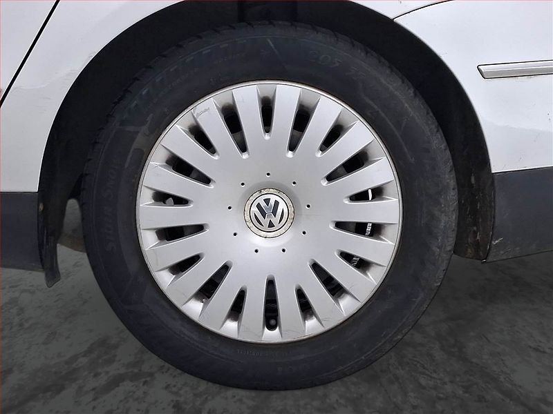 Volkswagen Passat (2008) 1.9 TDI, po STK, Tažné - fotka 14 z 16