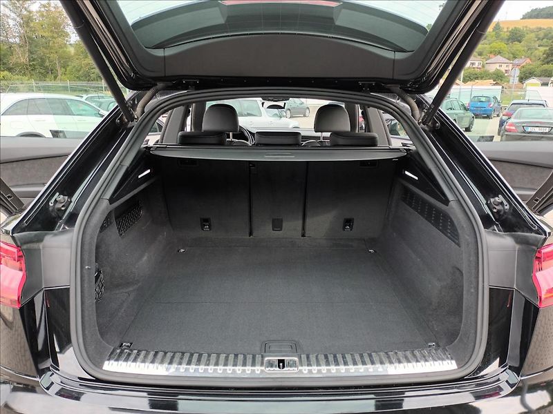 Audi Q8 3,0 TDI,210KW,S-line,1MAJ,LED, - fotka 20 z 37
