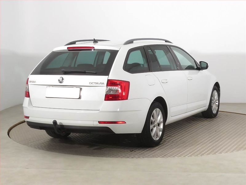 Škoda Octavia (2018) Ambition Plus 1.0 TSI, Navi - fotka 5 z 16