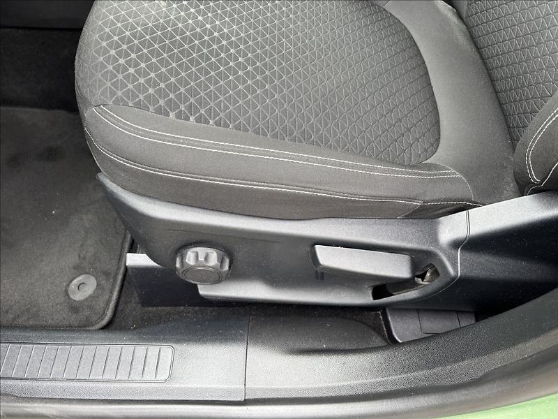 Ford Kuga 2,5 HEV 132kW Titanium - fotka 23 z 36