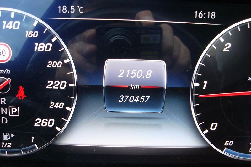Mercedes-Benz Třídy E (2016) 220 CDi, ČR, Pravidelný servis - fotka 56 z 63