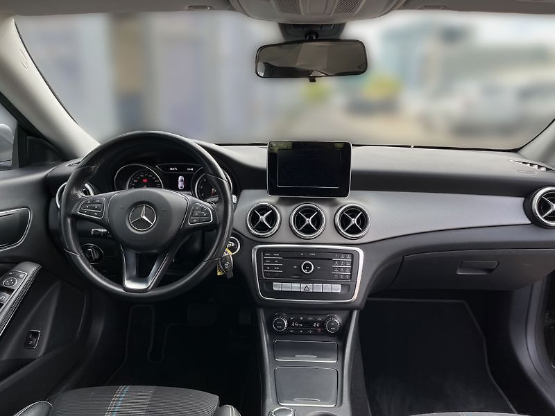 Mercedes-Benz CLA Coupé 180 kupé - fotka 14 z 18