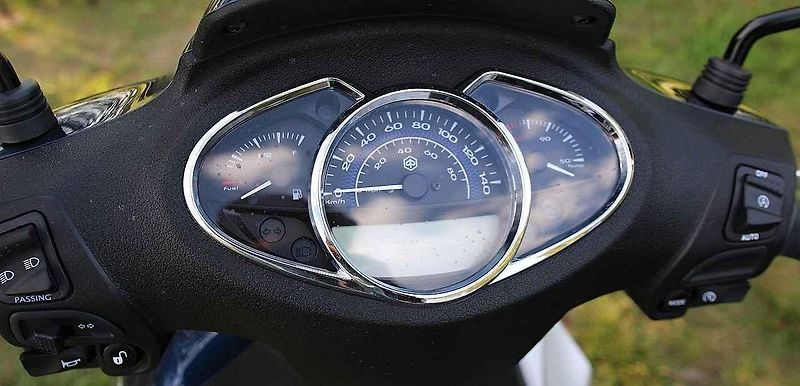 Piaggio MP3 500ie Sport LT (vlevo) a Piaggio Medley 125ie.