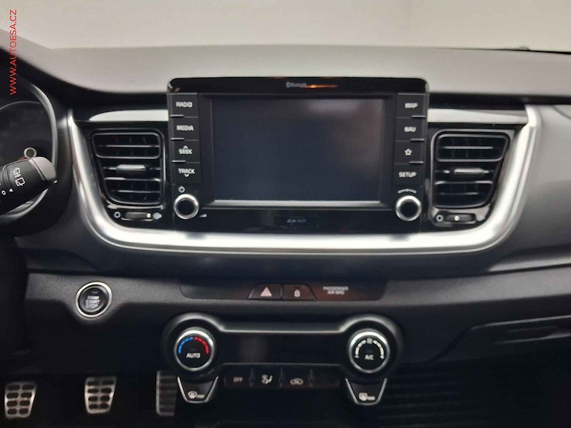 Kia Stonic (2019) 1.4i, ČR, Navi, kamera - fotka 12 z 18