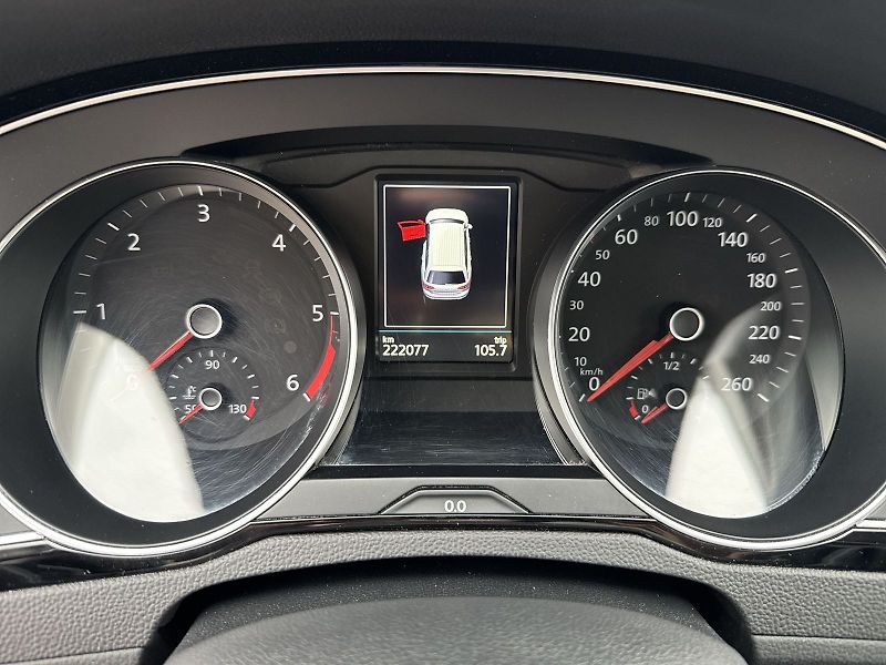 Volkswagen Passat (2022) Variant 2.0 TDI DSG Business - fotka 6 z 33
