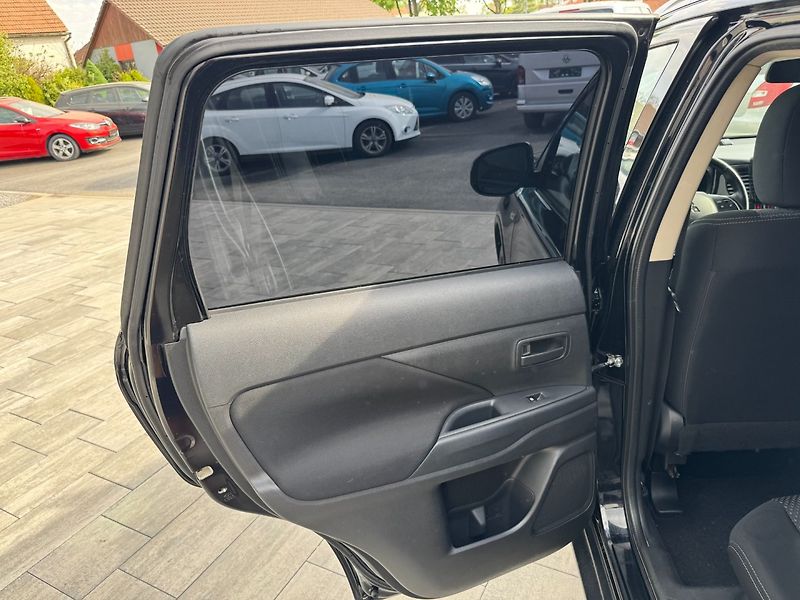 Mitsubishi Outlander (2017) Invite 2.0i MIVEC - fotka 12 z 27