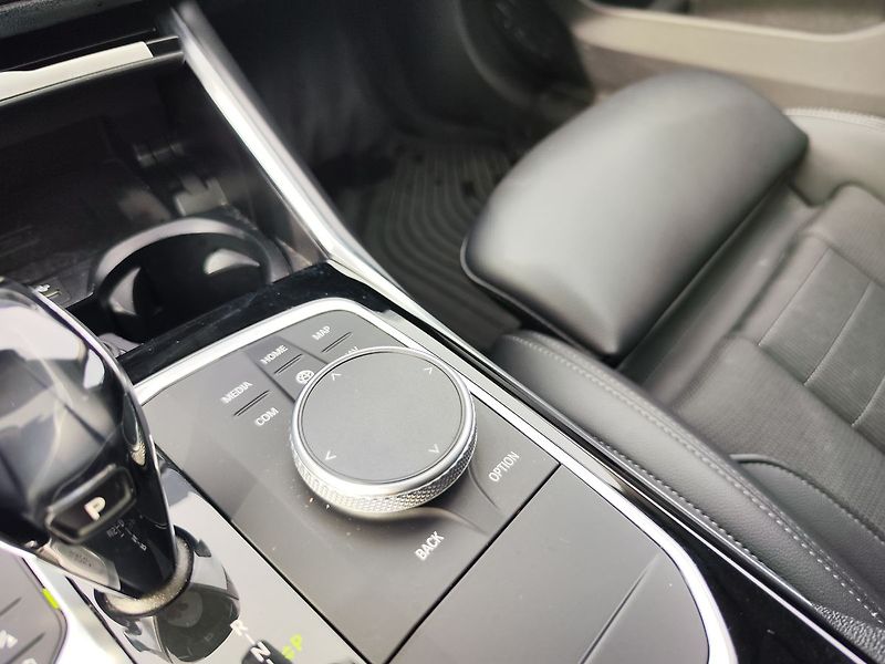 BMW Řada 3 330e 2.0/215kW Sportline PHEV - fotka 30 z 38