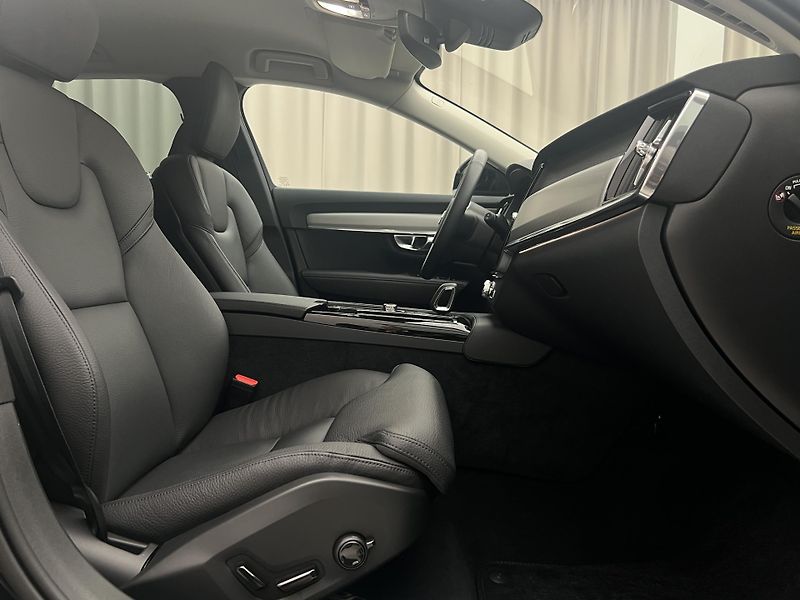 Volvo V90 T6 AWD DARK PLUS AUT - fotka 18 z 47