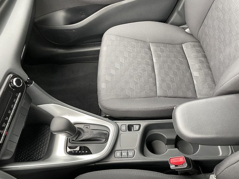 Toyota Yaris 1.5 Hybrid ODBĚR ihned - fotka 20 z 27